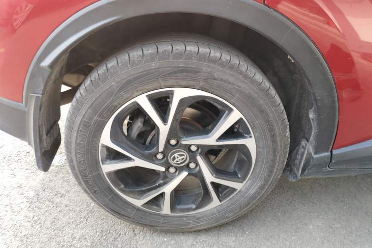 Used Toyota C-HR 2018 2.0L Leading with Sunroof China VI Standard