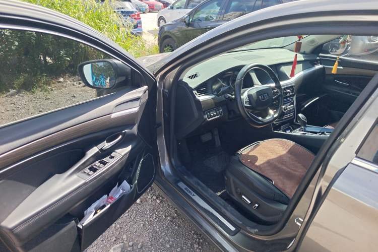 Used Geely Auto Emgrand GT 2017 2.4L Luxury Model Interior 3