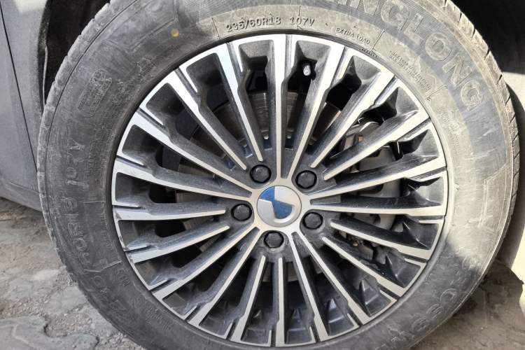 Used Denza D9 2022 DM-i 1040 Prestige Model
