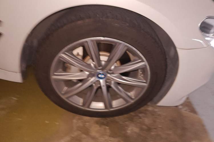 Used BMW 5 Series New Energy 2019 530Le Luxury Package Right Front Wheel Hub
