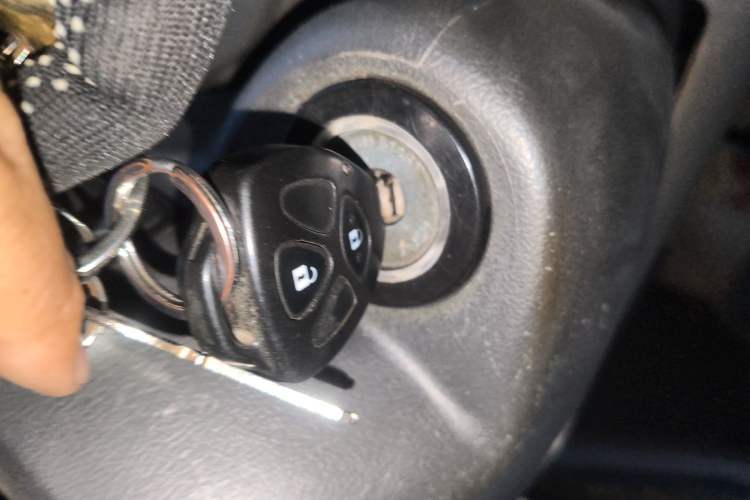 Used JAC Group Refine M2 2012 1.8L MT Business & Comfort Version 7 Seats
