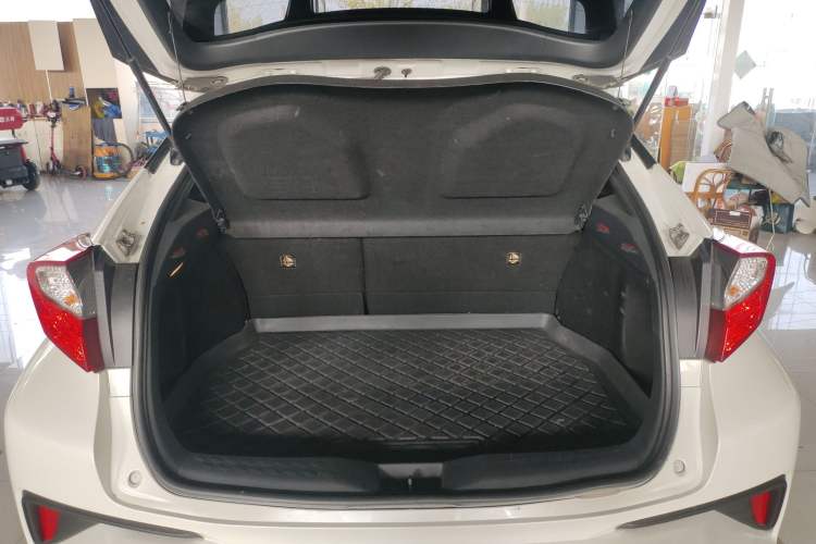 Used Toyota IZOA 2018 2.0L Yichi Edition China V Standard Trunk