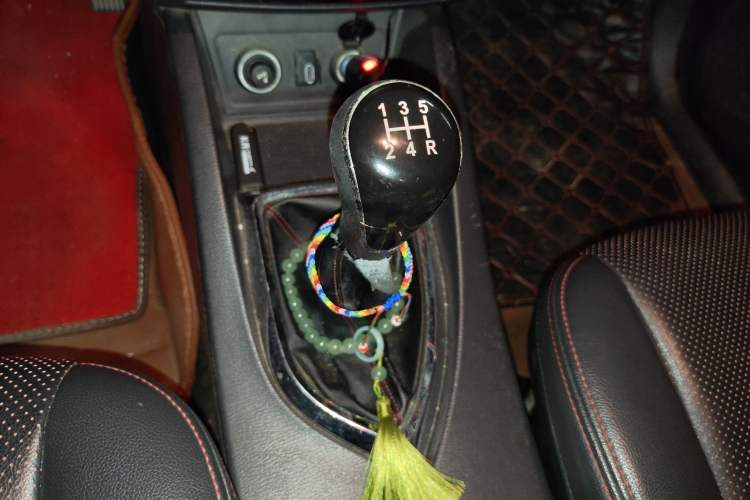 Used CHANGAN KAICHENG Oushang A600 2017 1.5L Manual Luxury Model Gear Lever