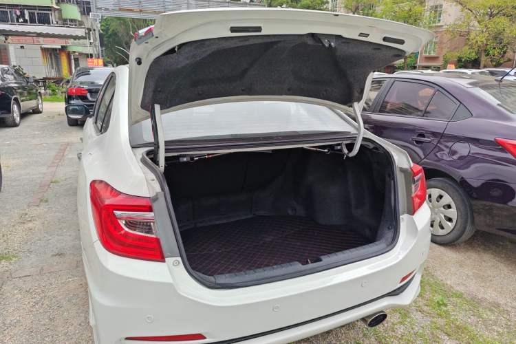 Used Honda Crider 2015 1.8L automatic comfort version Trunk