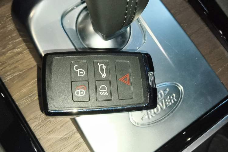 Used Land Rover Discovery Sport 2022 249 PS R-Dynamic S Performance Edition 5 Seats Vehicle Key