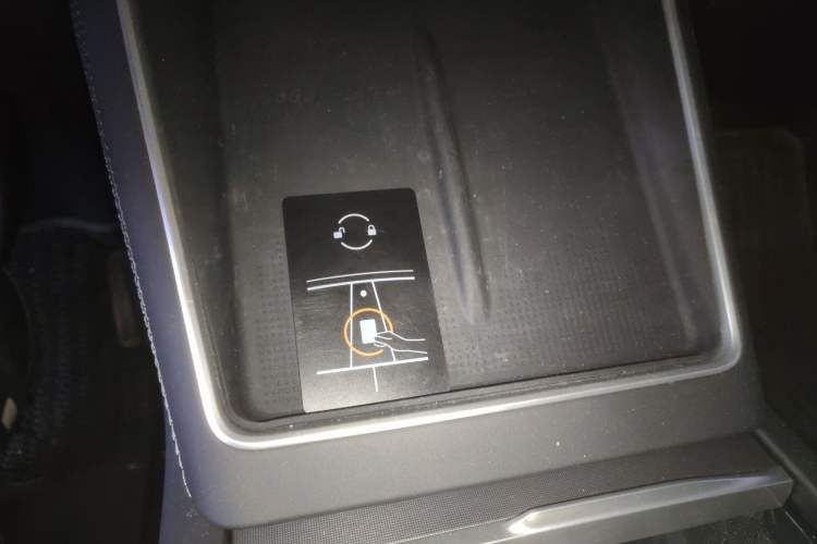 Used Tesla Model Y 2025 Rear-Wheel-Drive Version