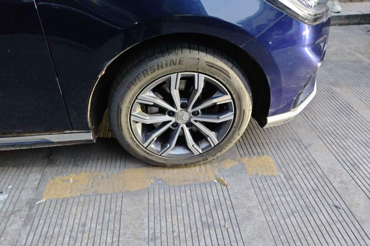 Used BYD Song MAX 2021 Upgraded Model 1.5T Automatic Luxury 7-Seater Right Front Wheel Hub