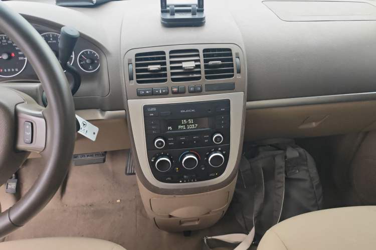 Used Buick GL8 2014 2.4L Classic Edition Audio And AC Panel