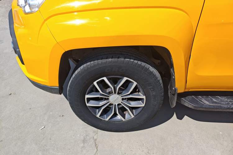 Used JMC Yuhu EV 2022 4x2 LX JX1032PSEF5BEV Exterior 4