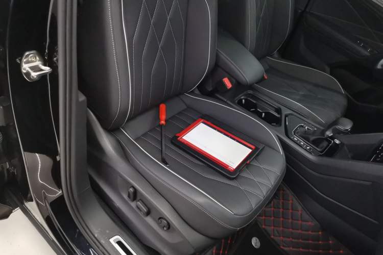 Used Volkswagen Tiguan L 2023 Restyled 330TSI Automatic Two-Wheel Drive R-Line Enhanced Comfort Version
