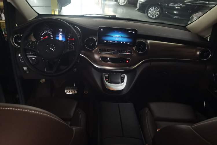 Used Mercedes-Benz V-Class 2022 V 260 L Long-wheelbase Luxury Edition Center Console