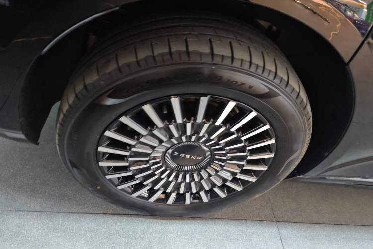 Used Zeekr 009 2024 Six-Seat Executive Version 4WD 108 kWh Right Rear Wheel Hub