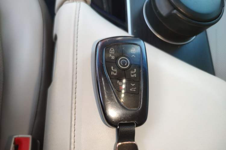 Used Buick GL8 New Energy 2024 Lu Zun Luxury Edition 7-Seater Vehicle Key