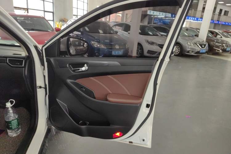 Used Dongfeng Fengon 580 2017 1.5T CVT Luxury Model
