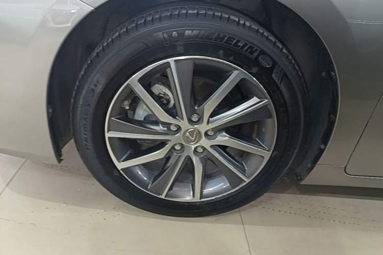 Used Lexus ES 2015 300h Comfort Edition