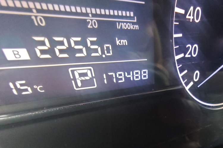 Used Nissan Tiida 2011 1.6L CVT Smart Version Odometer Close Up