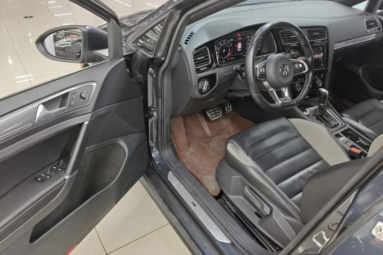 Used Volkswagen Golf 2019 280TSI DSG R-Line China VI Standard Driver Seat