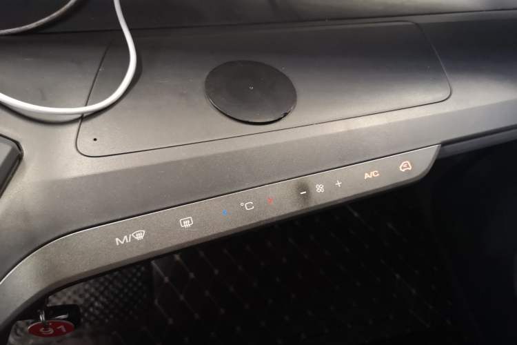 Used Baojun E200 2018 Intelligent Driving Edition Audio And AC Panel