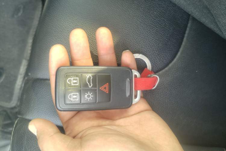 Used Volvo V40 2015 1.6T Zhiya Edition
