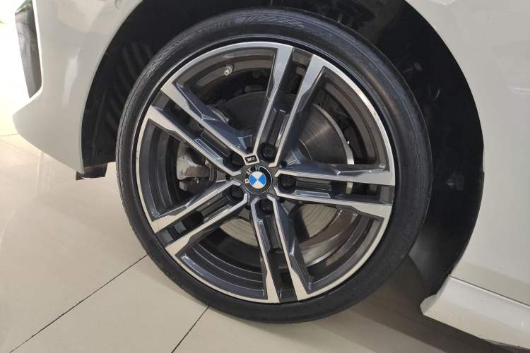 Used BMW 2 Series 2021 225i 4-Door Coupe M Sport Package Left Front Wheel Hub