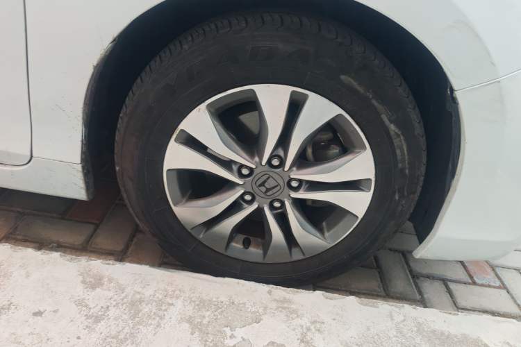 Used Honda Accord 2014 2.0L EX Luxury Edition Right Front Wheel Hub