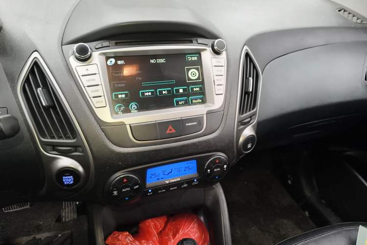 Used Hyundai ix35 2013 2.0L Automatic Two-Wheel Drive Smart GLS China IV Standard