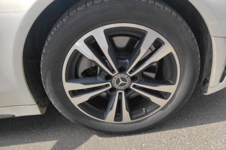 Used Mercedes-Benz C-Class 2020 C 260 Sport Edition Right Front Wheel Hub