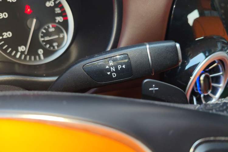 Used Mercedes-Benz Vito 2018 2.0T Elite Version 7 Seats China VI Emission Standard
