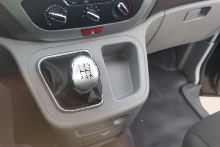 Used JAC Refine M3 2019 Creator Edition 1.6L Luxury Version Gear Lever