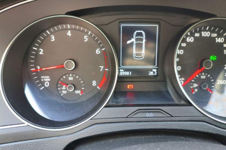 Used Volkswagen Magotan 2019 280TSI DSG Comfort Model China VI Standard Odometer Close Up