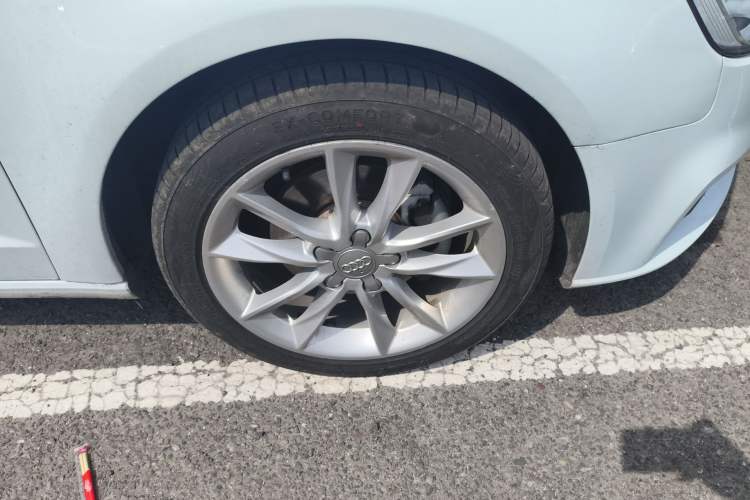 Used Audi A3 2018 30th Anniversary Edition Sportback 35 TFSI Ambition Model Right Front Wheel Hub