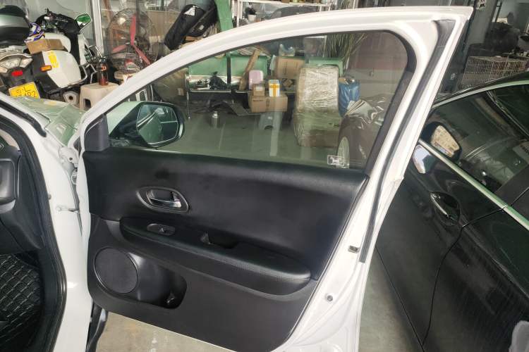 Used Honda Vezel 2015 1.8L CVT 2WD Elite Model
