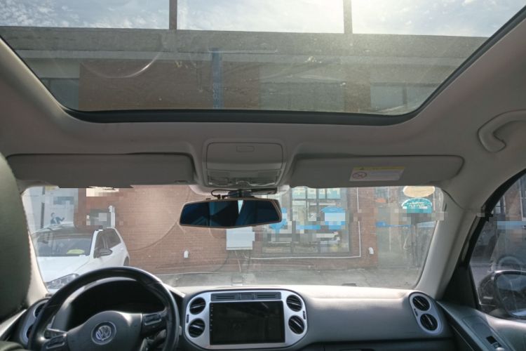 Used Volkswagen Tiguan 2015 1.8TSI Automatic Two-Wheel Drive Luxury Model Headliner