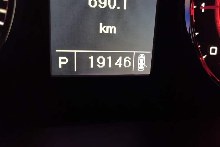 Used SAIC MAXUS G10 2016 2.0T Automatic Elite Edition Odometer Close Up