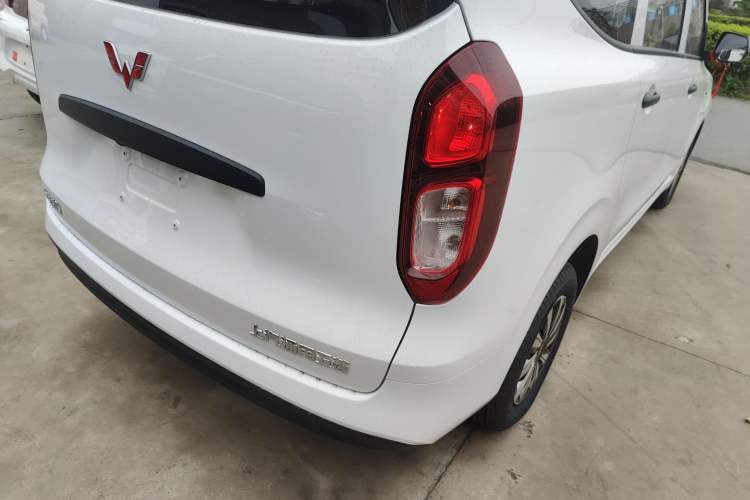 Used Wuling Hongguang New Energy 2024 All-Electric Model 300KM Standard Version Exterior 3