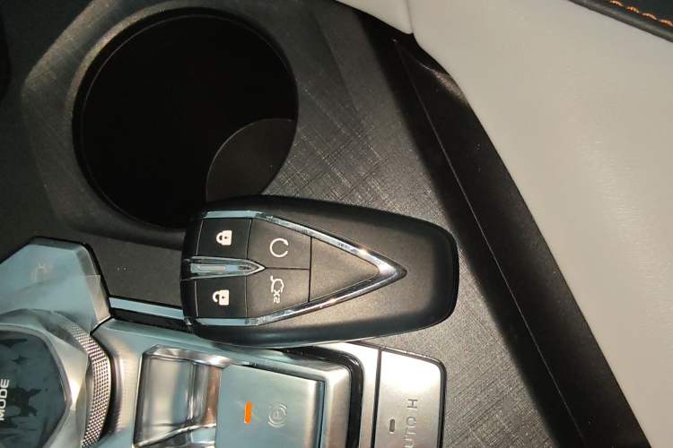 Used CHANGAN UNI-V iDD 2024 Blue Whale Smart Electric iDD 136km Luxury Model
