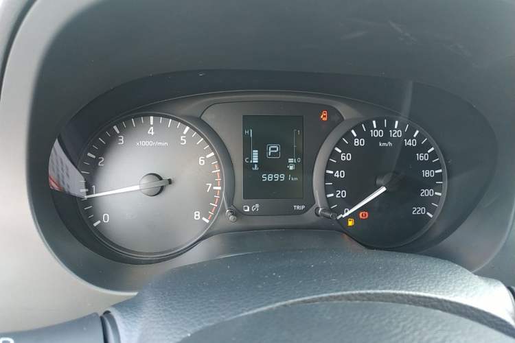 Used Nissan Navara 2017 2.5L Automatic 2WD Luxury Edition QR25
