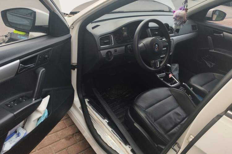 Used Volkswagen Gran Lavida 2013 1.6L Automatic Comfort Model Driver Seat