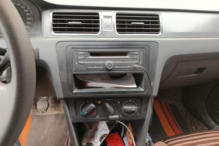 Used Volkswagen Santana 2015 1.6L Manual Fashion Edition