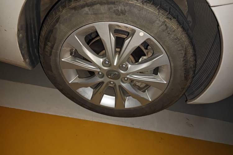 Used Hyundai Elantra (5th Generation / Langdong) 2016 1.6L Automatic Smart Version
