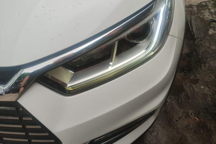 Used BYD Yuan New Energy 2018 EV360 Smart Connect Cool Edition Left Front Headlight