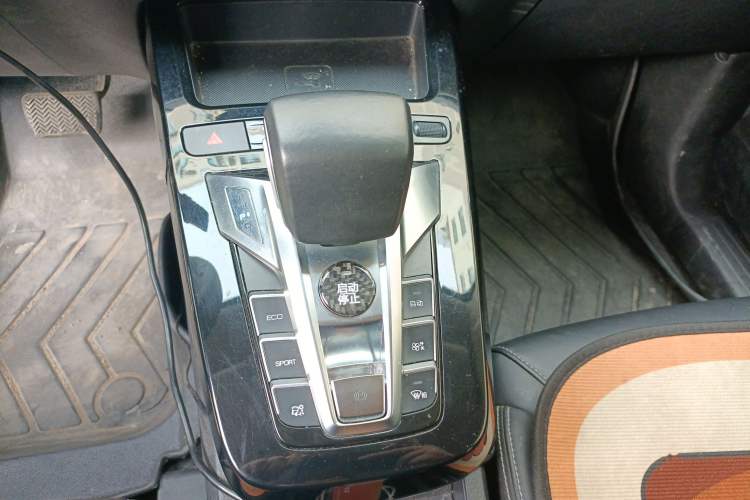 Used BYD Yuan New Energy 2019 EV535 Smart Connect Trendsetting Model
