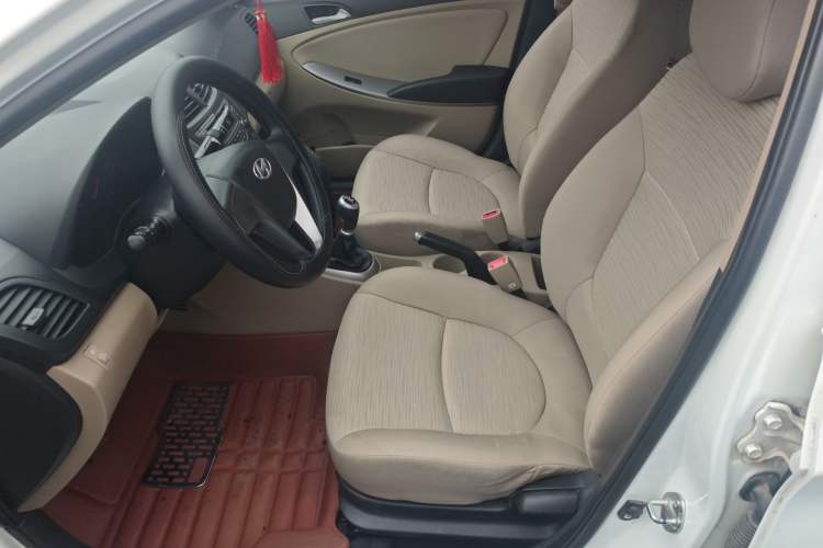 Used Hyundai Verna (older generation) 2014 1.4L Manual Smart GLS Trim Left Front Seat