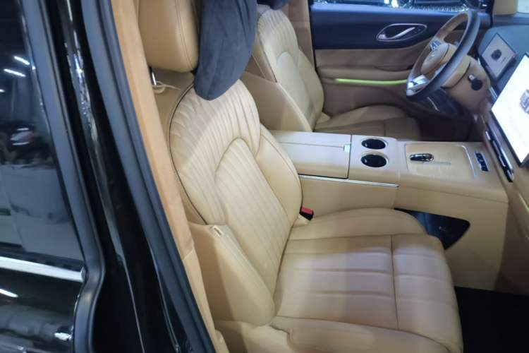 Used VOYAH Dream 2025 PHEV Four-Wheel-Drive Flagship Version – Qiankun Edition Right Front Seat