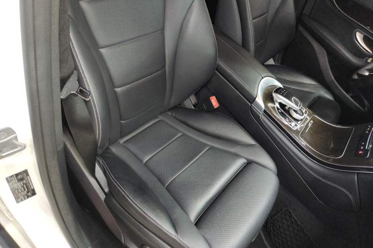 Used Mercedes-Benz GLC 2017 GLC 260 4MATIC Dynamic Edition Right Front Seat