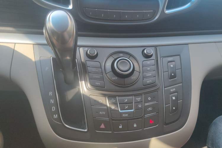 Used Buick GL8 2011 2.4L LT Luxury Business Executive Edition