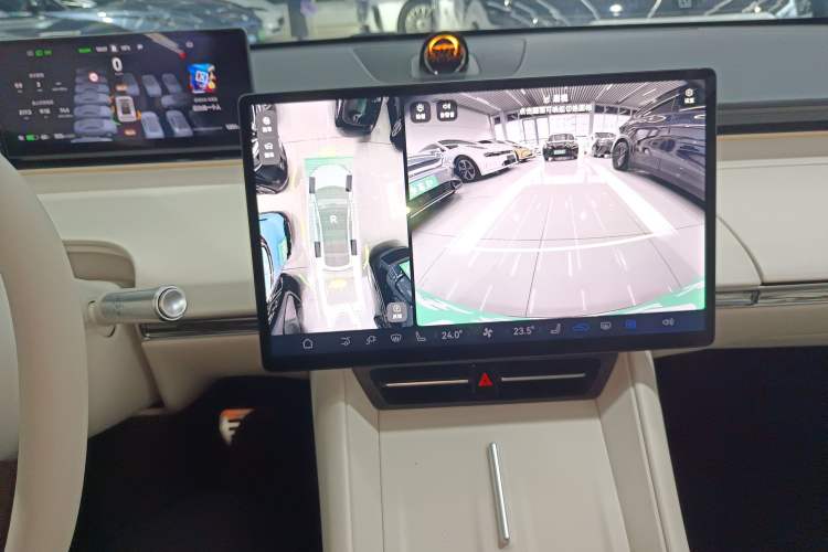 Used Hima Luxeed R7 2024 All-Electric 802 km Max
