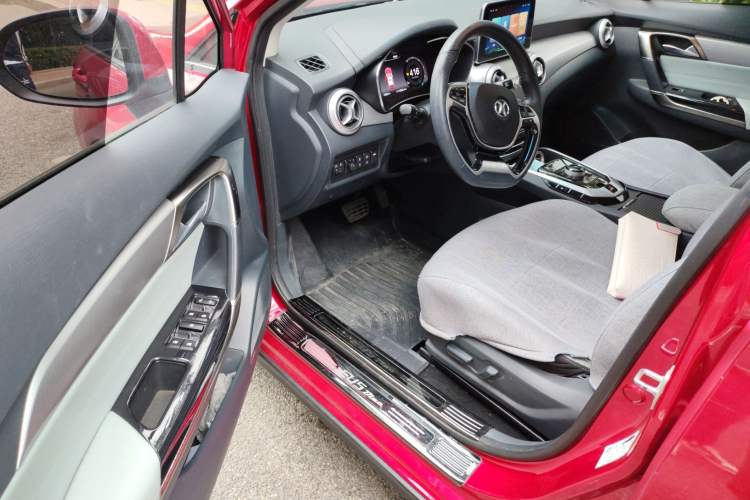 Used BAIC Beijing EU5 2018 R550 Smart Trend Edition
