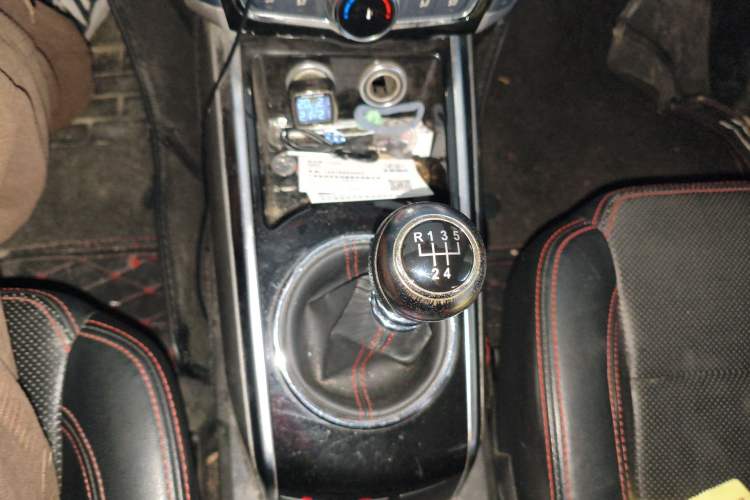 Used Zotye Domy X5 2015 1.5T Manual Luxury Model China V Standard Gear Lever