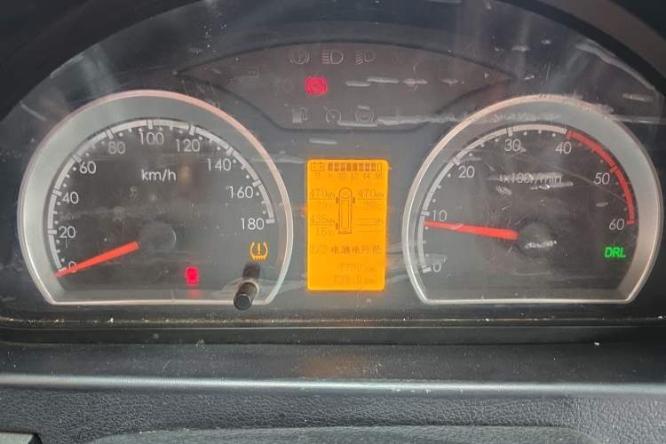 Used Dongfeng Yufeng 2021 2.0T Power King Front-Drive Logistics Vehicle Long Wheelbase Mid-Roof Design 6–9 Seats China VI Emission Standard ZD20